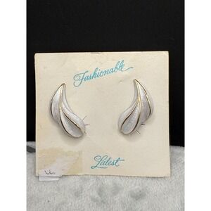 Vintage‎ Enamel Clip On Earrings Gold Tone White Signed Act II On Card Prop